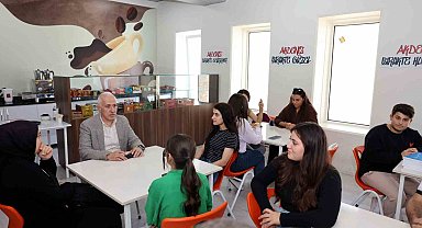 Akdeniz Belediyesinden üniversiteyi kazanan öğrencilere destek