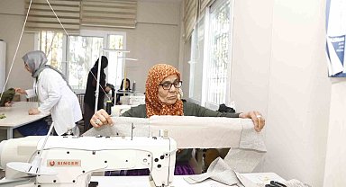 Akdeniz Belediyesinin kurslarıyla oğluna çeyiz diziyor
