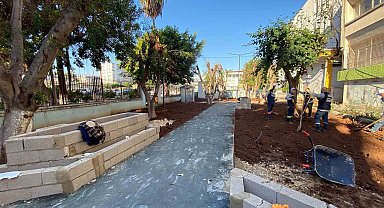 Akdeniz'de park ve yeşil alanlar yenileniyor