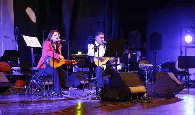AKM'de Erdal-Mercan Erzincan'dan türkü gecesi