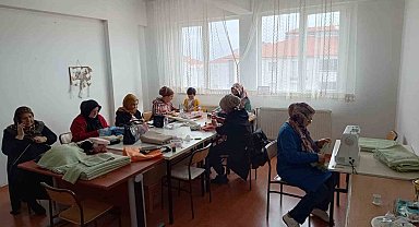 Alacalı kursiyerler Gazze'deki çocuklara giysi ve battaniye dikiyor