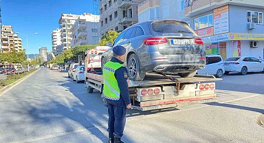 Alanya'da 3 araç trafikten men edildi