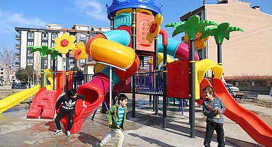 Alaşehir'in parklarına yeni oyun grupları