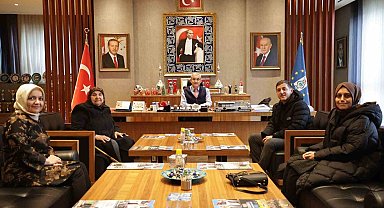 Alim Işık Dârülkurrâ'yı bağışlayan Hesna Emrem'i ağırladı