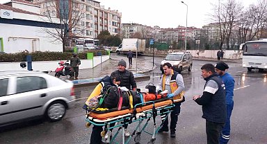 Alkollü sürücünün yaya geçidindeki yayaya çarptığı anlar kamerada