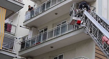 Alkolün dozunu kaçırınca, balkonda sızdı