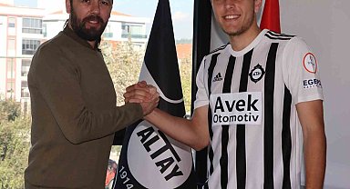 Altay'da 2005 doğumlu Hikmet Çolak, profesyonel oldu