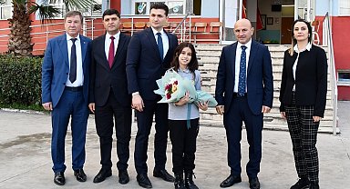 Altınova'da öğrencilerin karne sevinci