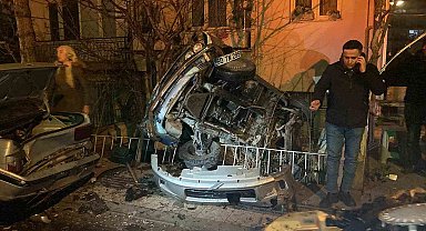 Amasya'da kontrolden çıkan otomobil yol kenarındaki otomobillere çarptı: 3 yaralı