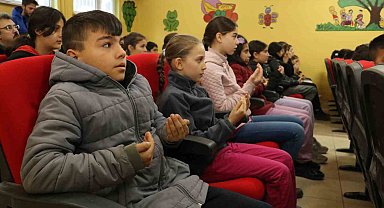 Amasya'da köy okulunda eller şehitler için semaya kalktı