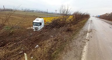 Amasya'da tır devrildi: 1 yaralı