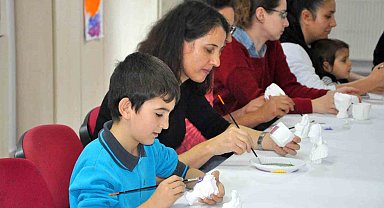 Anne ve çocukları aynı sanat atölyede bir araya geldi