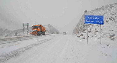 Antalya-Konya kara yolunda kar yağışı başladı