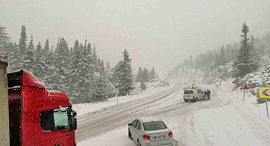 Antalya-Konya kara yolunda kar yağışı devam ediyor