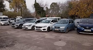 Antalya'da korsan taşımacılık yapan 28 otomobil tarafikten men edildi