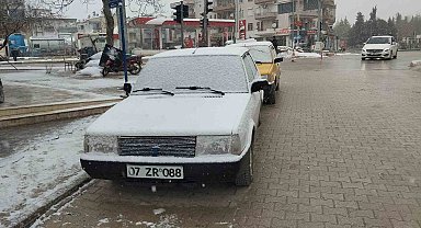 Antalya'nın Korkuteli ilçesinde kar yağışı başladı