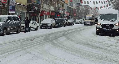 Ardahan güne karla uyandı