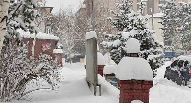 Ardahan'da kar kalınlığı 40 santimetreyi buldu, 207 köy yolu ulaşıma kapandı