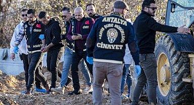 Arkadaşını olay yerinde, baldızını ise evinde öldürüp battaniyeye sarılı taşımış