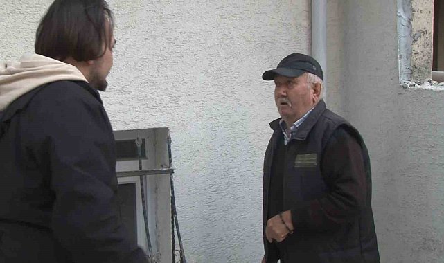 Arnavutköy'de 82 yaşındaki adamı taciz edip parasını çalmaya çalıştı, o anlar kamerada