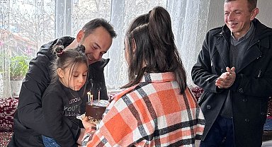 Aslanapa'da minik Buğlem'in doğum gününü Kaymakam Demirci kutladı