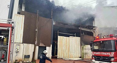 Ataşehir'de 3 işyeri alev alev yandı