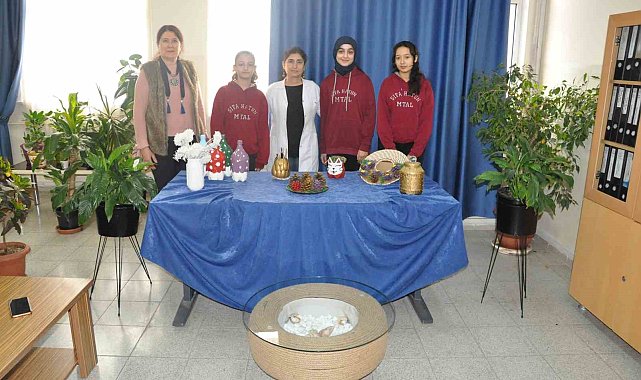 Atık araba lastiğinden evin salonuna sehpa