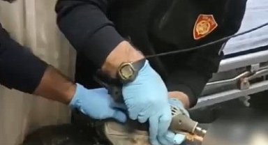 Ayağına demir şiş saplanan işçinin imdadına itfaiye yetişti