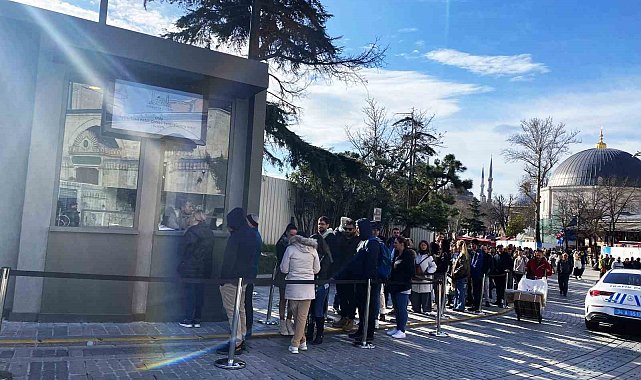 Ayasofya Kebir Camii Şerifi'nde yeni düzenleme: Girişler ayrıldı, turistler ücret ödemeye başladı