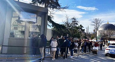 Ayasofya Kebir Camii Şerifi'nde yeni düzenleme: Girişler ayrıldı, turistler ücret ödemeye başladı