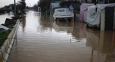 Aydın Ilıcabaşı'nda evleri su bastı, vatandaşlar yardım istedi