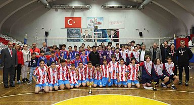 Aydın Okullar Arası Yıldız Erkekler Voleybol Turnuvası sona erdi