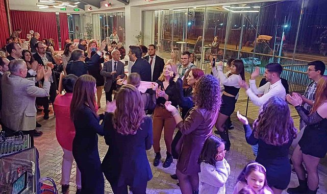 Aydınlı gazeteciler düzenlenen gecede stres attı