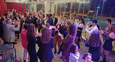 Aydınlı gazeteciler düzenlenen gecede stres attı