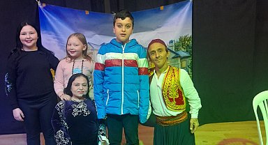 Ayvalık'ta engelli oyuncular minik yürekleri fethetti
