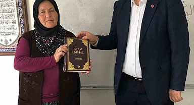 Azmetti, 73 yaşında Kur'an-ı Kerim okumayı öğrendi