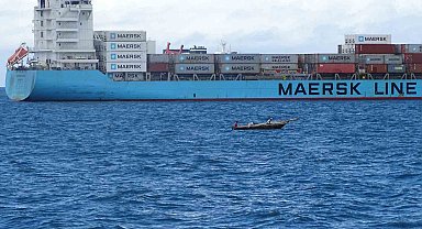 Babülmendep Boğazı'nda Maersk'e ait gemilere füze saldırısı