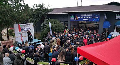 Bahçelievler'de engelli vatandaşlara özel ücretsiz berber hizmeti düzenlenen törenle başladı