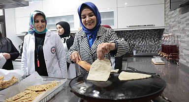 Bakan Göktaş açılışını yaptığı aşevinde yemek kazanlarının başına geçip döner kesti