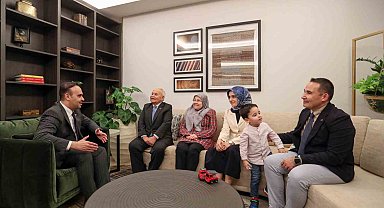 Bakan Kacır, Türk Astronot Alper Gezeravcı'nın ailesiyle bir araya geldi
