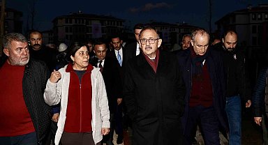 Bakan Özhaseki "Eşimin, çocuğumun mezarına yakın oturmak istiyorum" diyen depremzedelerin isteğini geri çevirmedi