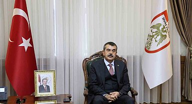 Bakan Tekin, öğretim sürecinde zorluk çıkartan belediyelerden şikâyet edip Eskişehir ve İzmir'i buna örnek gösterdi