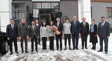Bakan Yardımcısı Yılmaz projeleri uzayda test edilecek Muşlu öğrencilerle bir araya geldi