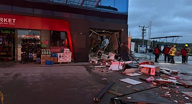 Balıkesir'de akaryakıt istasyonunda patlama: 2 yaralı