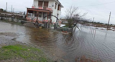 Balıkesir'de yazlıkları su bastı