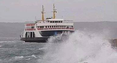 Bandırma ve Erdek'te feribot seferleri iptal edildi