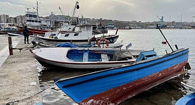Bandırma'da şiddetli fırtına: Deniz seviyesi yarım metre yükseldi