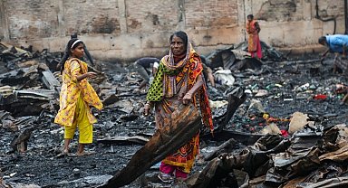 Bangladeş'te gecekondu mahallesinde yangın: 2 kişi öldü, 300 ev kül oldu