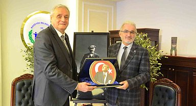 Başkan Bakkalcıoğlu Ertuğrulgazi Derneği'nin yeni yöneticileri ile bir araya geldi