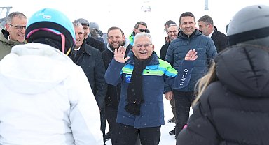 Başkan Büyükkılıç, Erciyes'te kayak tutkunlarıyla bir araya geldi